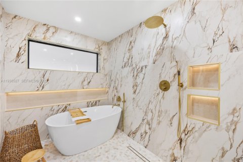 Villa ou maison à vendre à Miami, Floride: 3 chambres, 196.21 m2 № 1996883 - photo 28