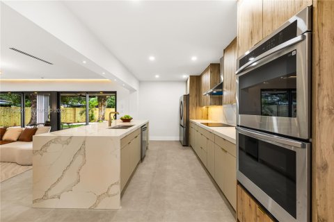 Villa ou maison à vendre à Miami, Floride: 3 chambres, 196.21 m2 № 1996883 - photo 16