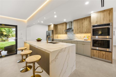 Villa ou maison à vendre à Miami, Floride: 3 chambres, 196.21 m2 № 1996883 - photo 14