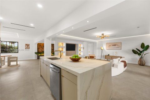 Villa ou maison à vendre à Miami, Floride: 3 chambres, 196.21 m2 № 1996883 - photo 17