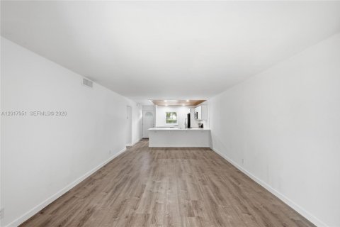 Condo in Boynton Beach, Florida, 2 bedrooms  № 2244299 - photo 13