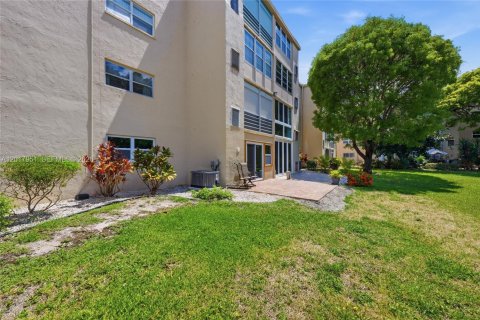 Condo in Boynton Beach, Florida, 2 bedrooms  № 2244299 - photo 30