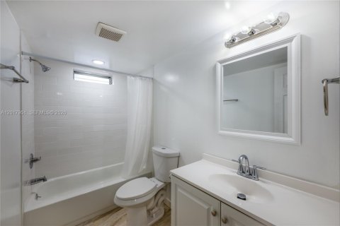 Condo in Boynton Beach, Florida, 2 bedrooms  № 2244299 - photo 24