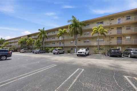 Condo in Boynton Beach, Florida, 2 bedrooms  № 2244299 - photo 3