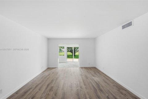 Condo in Boynton Beach, Florida, 2 bedrooms  № 2244299 - photo 15