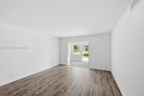 Condo in Boynton Beach, Florida, 2 bedrooms  № 2244299 - photo 17