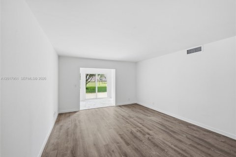 Condo in Boynton Beach, Florida, 2 bedrooms  № 2244299 - photo 16