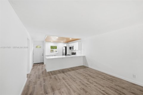 Condo in Boynton Beach, Florida, 2 bedrooms  № 2244299 - photo 11