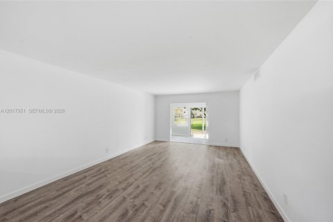 Condo in Boynton Beach, Florida, 2 bedrooms  № 2244299 - photo 14