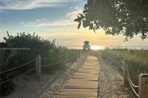 Купить кондоминиум в Майами-Бич, Флорида 2 спальни, 61.22м2, № 1944388 - фото 22