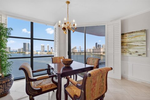 Condo in Aventura, Florida, 3 bedrooms  № 1790365 - photo 18