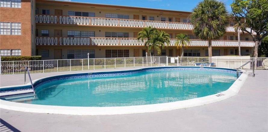 Condo in North Miami, Florida, 1 bedroom  № 2263820