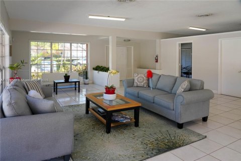 Condo in North Miami, Florida, 1 bedroom  № 2263820 - photo 19