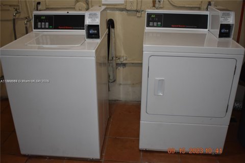 Condo in North Miami, Florida, 1 bedroom  № 2263820 - photo 16