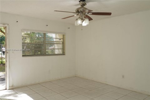 Condo in North Miami, Florida, 1 bedroom  № 2263820 - photo 8