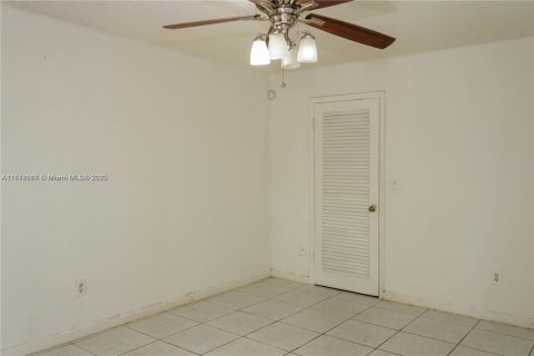 Condo in North Miami, Florida, 1 bedroom  № 2263820 - photo 7