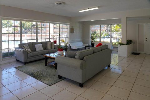 Condo in North Miami, Florida, 1 bedroom  № 2263820 - photo 18