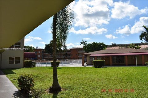 Condo in North Miami, Florida, 1 bedroom  № 2263820 - photo 10