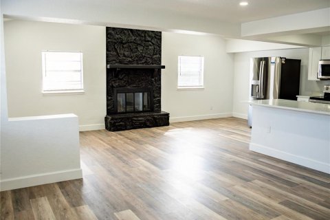 Villa ou maison à vendre à Tampa, Floride: 4 chambres, 192.31 m2 № 2427562 - photo 6