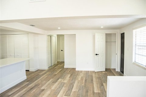 Villa ou maison à vendre à Tampa, Floride: 4 chambres, 192.31 m2 № 2427562 - photo 13