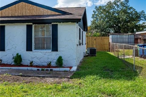 Villa ou maison à vendre à Tampa, Floride: 4 chambres, 192.31 m2 № 2427562 - photo 3