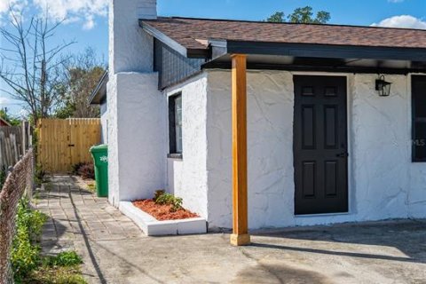Villa ou maison à vendre à Tampa, Floride: 4 chambres, 192.31 m2 № 2427562 - photo 2