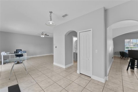 House in Orlando, Florida 4 bedrooms, 225.57 sq.m. № 1736902 - photo 25