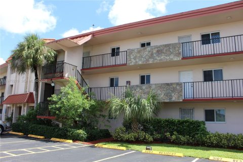 Condominio en venta en Sunrise, Florida, 2 dormitorios, 101.26 m2 № 2030914 - foto 17