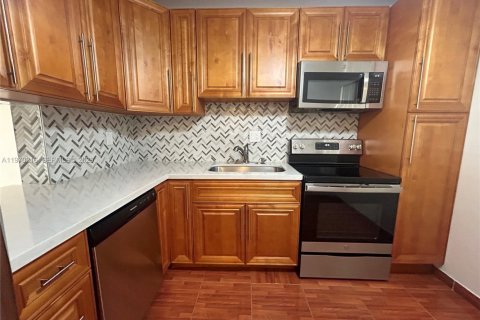 Condominio en venta en Sunrise, Florida, 2 dormitorios, 101.26 m2 № 2030914 - foto 2