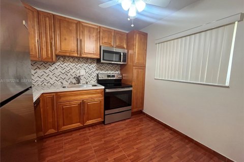 Condominio en venta en Sunrise, Florida, 2 dormitorios, 101.26 m2 № 2030914 - foto 8