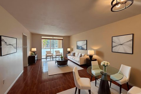 Condominio en Sunrise, Florida, 2 dormitorios  № 2030914