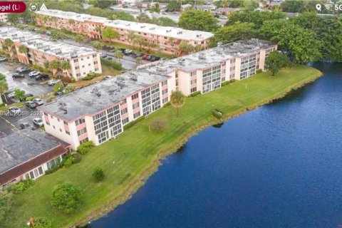Condominio en venta en Sunrise, Florida, 2 dormitorios, 101.26 m2 № 2030914 - foto 23