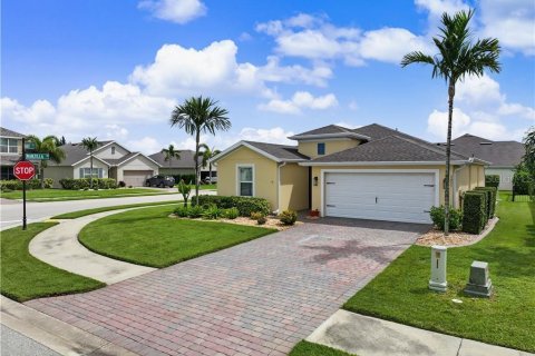 Casa en venta en Cape Coral, Florida, 3 dormitorios, 144.46 m2 № 2385800 - foto 4
