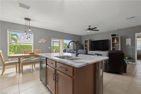 Casa en venta en Cape Coral, Florida, 3 dormitorios, 144.46 m2 № 2385800 - foto 21