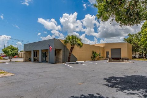 Propiedad comercial en alquiler en Clearwater, Florida, 345.5 m2 № 1789564 - foto 1