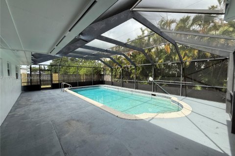 Casa en venta en Miami Gardens, Florida, 3 dormitorios, 130.43 m2 № 1737991 - foto 14