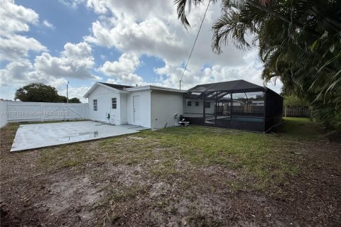 Casa en venta en Miami Gardens, Florida, 3 dormitorios, 130.43 m2 № 1737991 - foto 16