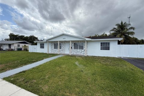 Casa en venta en Miami Gardens, Florida, 3 dormitorios, 130.43 m2 № 1737991 - foto 1