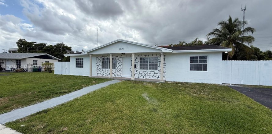 Casa en Miami Gardens, Florida 3 dormitorios, 130.43 m2 № 1737991