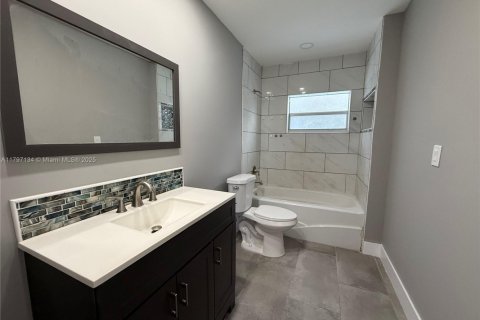 Casa en venta en Miami Gardens, Florida, 3 dormitorios, 130.43 m2 № 1737991 - foto 11
