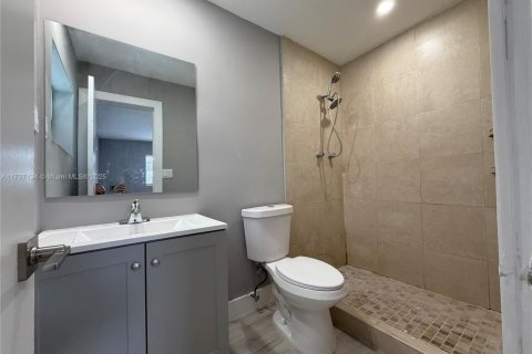 Casa en venta en Miami Gardens, Florida, 3 dormitorios, 130.43 m2 № 1737991 - foto 10