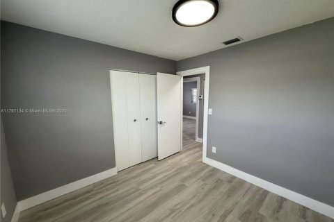Casa en venta en Miami Gardens, Florida, 3 dormitorios, 130.43 m2 № 1737991 - foto 12