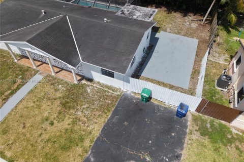 Casa en venta en Miami Gardens, Florida, 3 dormitorios, 130.43 m2 № 1737991 - foto 5