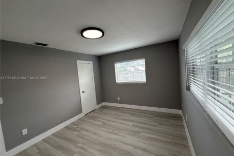 Casa en venta en Miami Gardens, Florida, 3 dormitorios, 130.43 m2 № 1737991 - foto 13