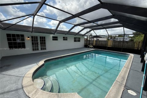 Casa en venta en Miami Gardens, Florida, 3 dormitorios, 130.43 m2 № 1737991 - foto 15