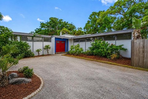 House in Pinellas Park, Florida 5 bedrooms, 239.5 sq.m. № 2236874