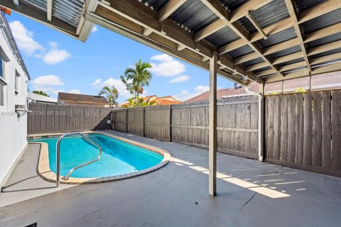 Townhouse in Miami, Florida 3 bedrooms, 105.63 sq.m. № 2040632 - photo 26