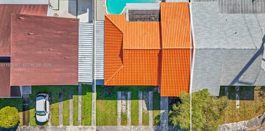 Townhouse in Miami, Florida 3 bedrooms, 105.63 sq.m. № 2040632