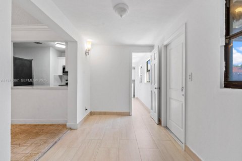 Townhouse in Miami, Florida 3 bedrooms, 105.63 sq.m. № 2040632 - photo 13