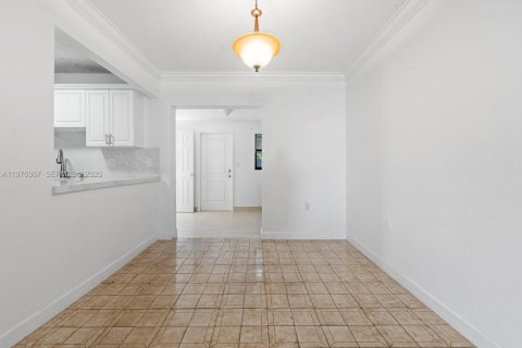 Townhouse in Miami, Florida 3 bedrooms, 105.63 sq.m. № 2040632 - photo 8